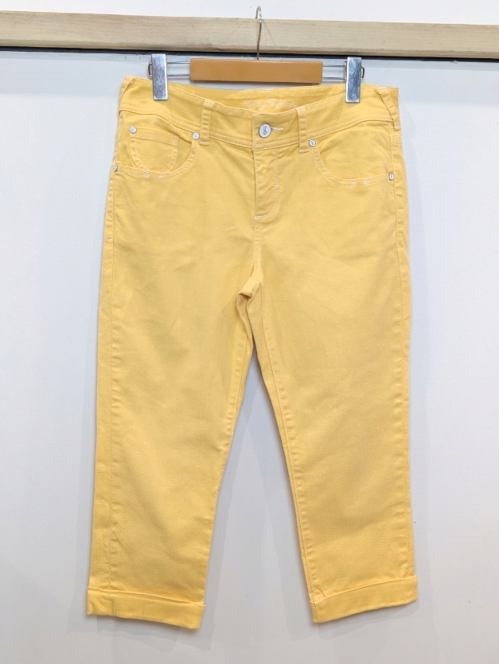 TOMMY BAHAMA | Women's Yellow/Gold Cropped Cuffed Straight Leg Jeans